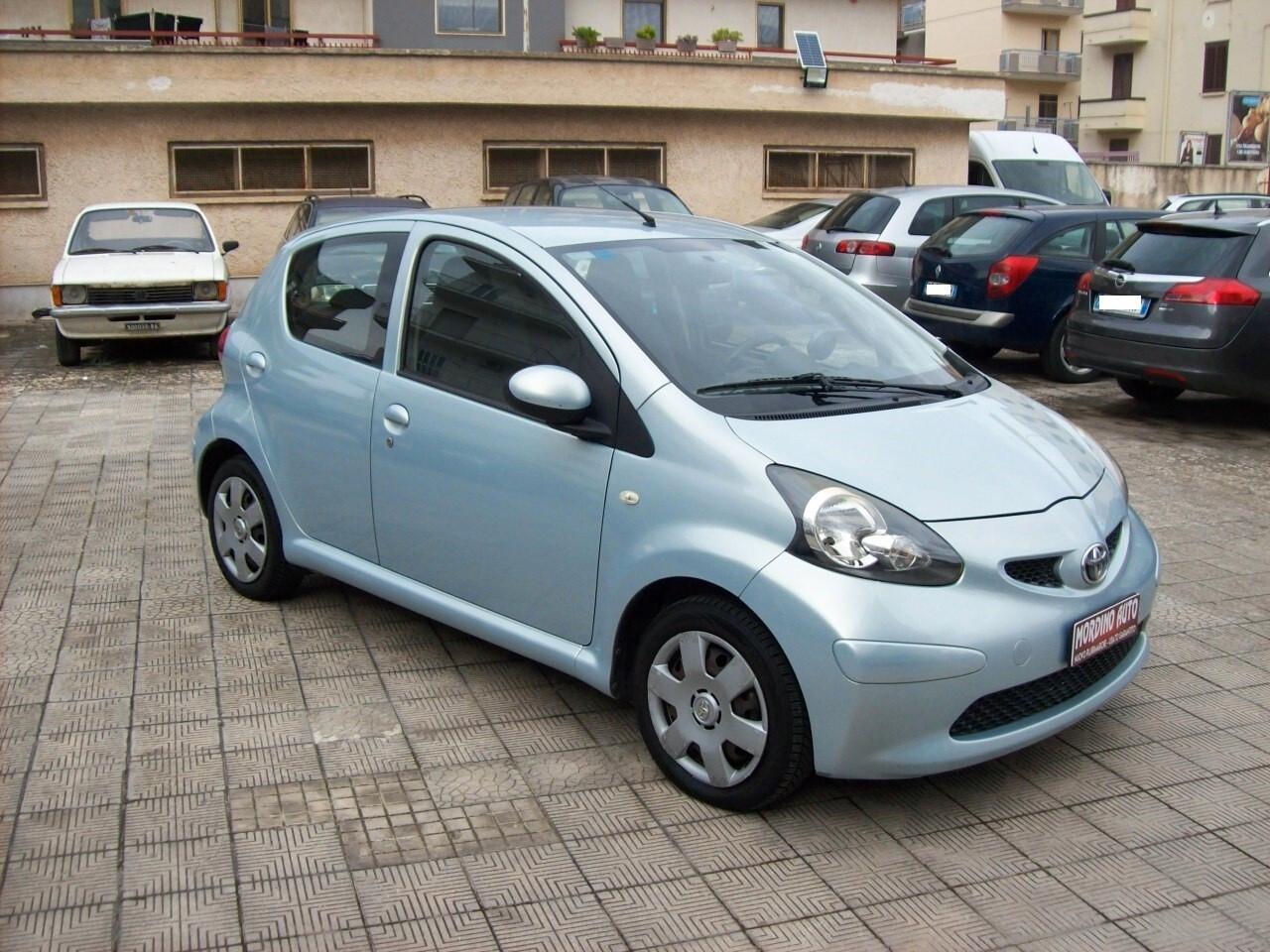 Toyota Aygo 1.0 12V VVT-i 5 porte Sol