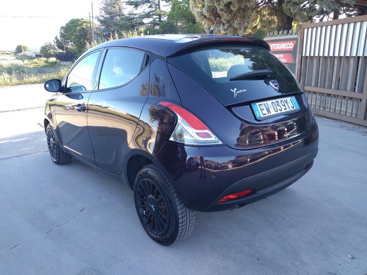 Lancia Ypsilon 0.9 TwinAir 85 CV 5 porte Metano Ecochic Silver