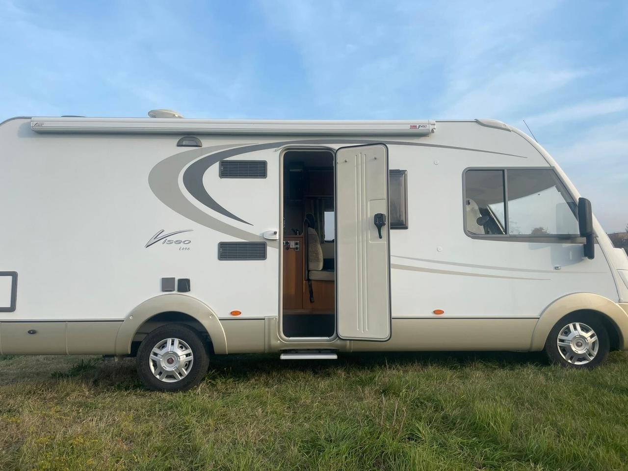 Bürstner Viseo 696 Motorhome con letto matrimoniale