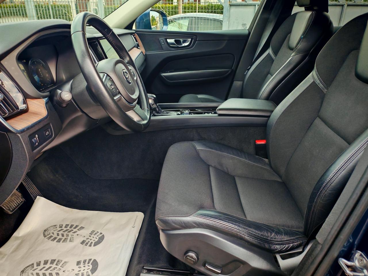 Volvo XC60D4 2.0 190cv pelle navig cam 2020