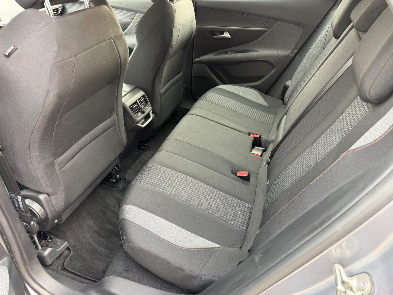 Peugeot 3008 BlueHDi 130 S&S EAT8 Allure