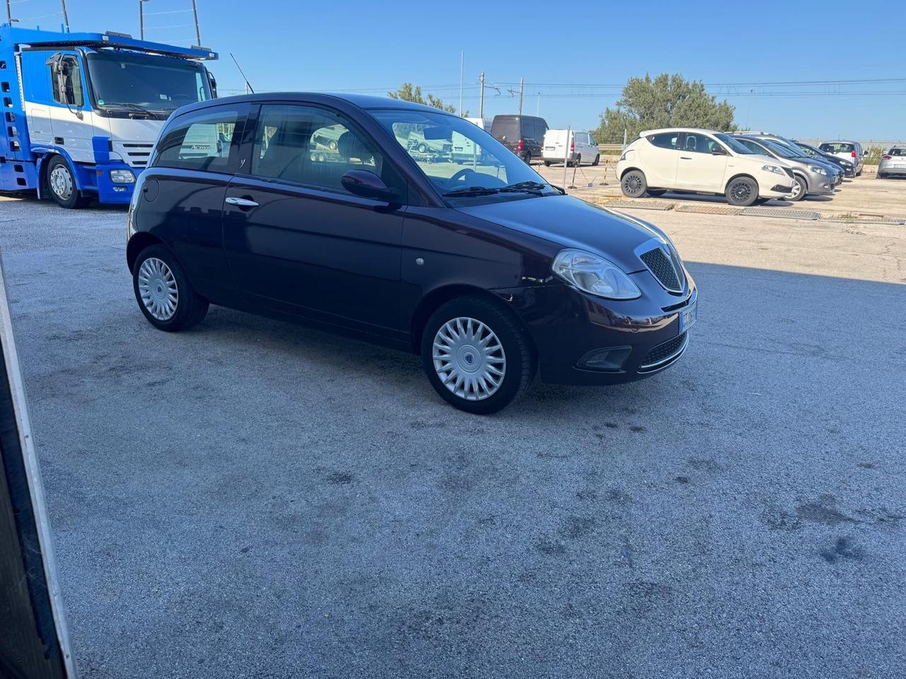 Lancia Ypsilon 1.2 versus neo p ok