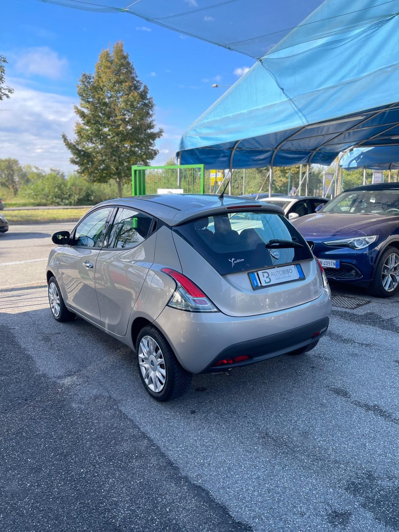 Lancia Ypsilon 1.2 69 CV 5 porte GPL Ecochic Silver