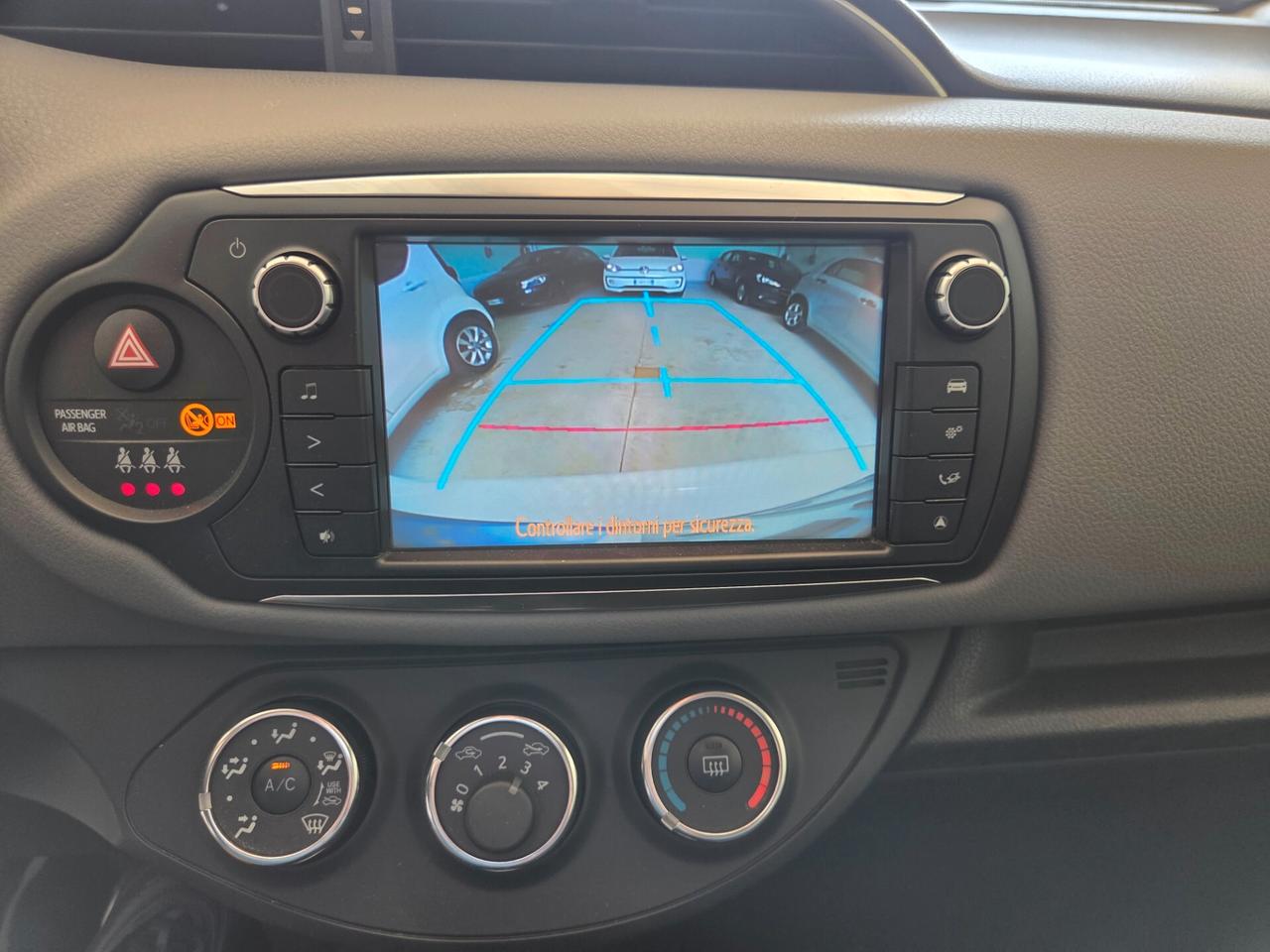 Toyota Yaris 1.0 5 porte Lounge unico proprietario