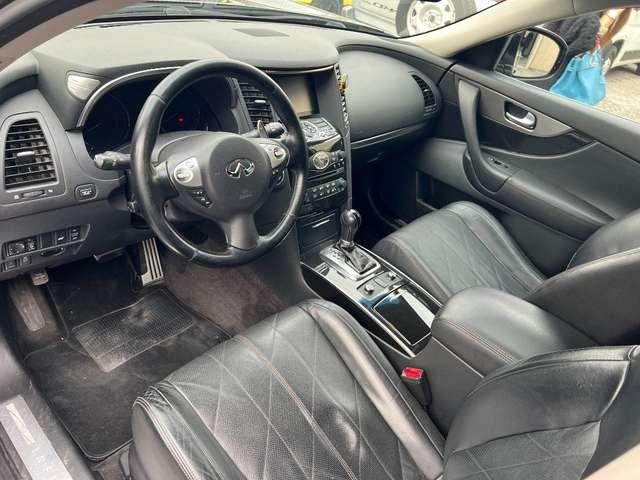 Infiniti QX70 3.0 diesel V6 AT GT Premium