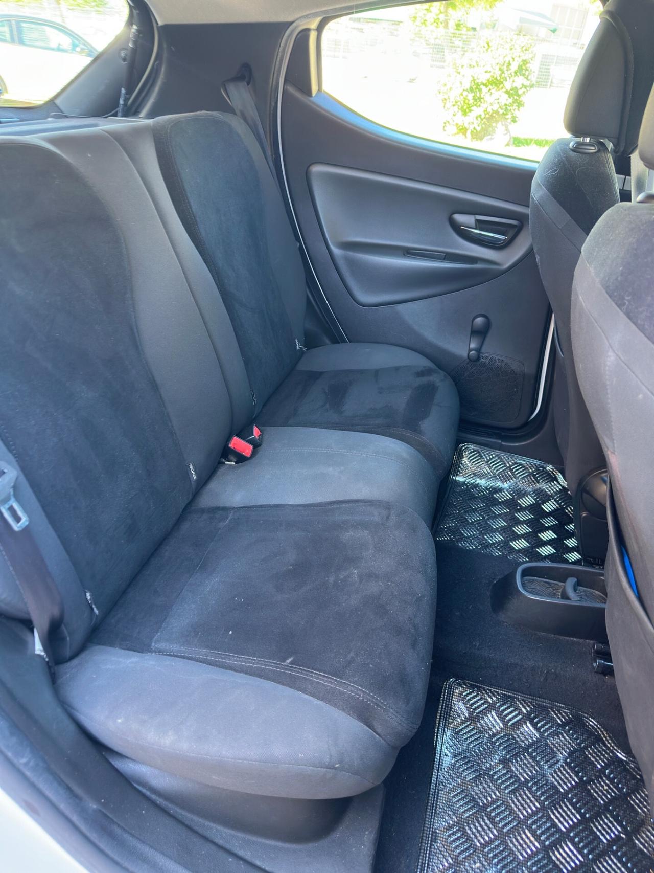 Lancia Ypsilon 0.9 TwinAir 85 CV 5 porte S&S DFN Platinum