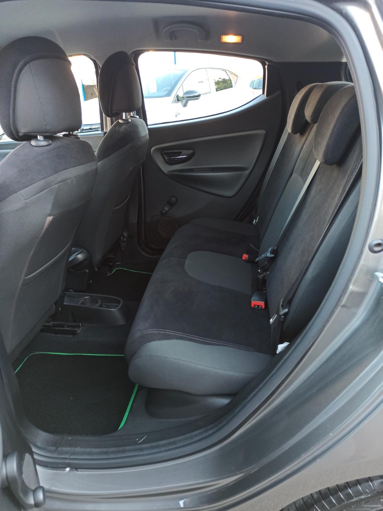 Lancia Ypsilon 1.2 69 CV 5 porte S&S Gold