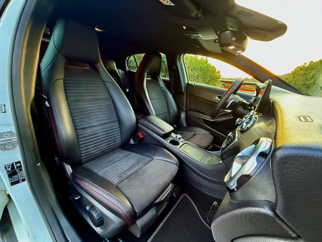 MERCEDES- BENZ GLA 200 D AMG PREMIUM
