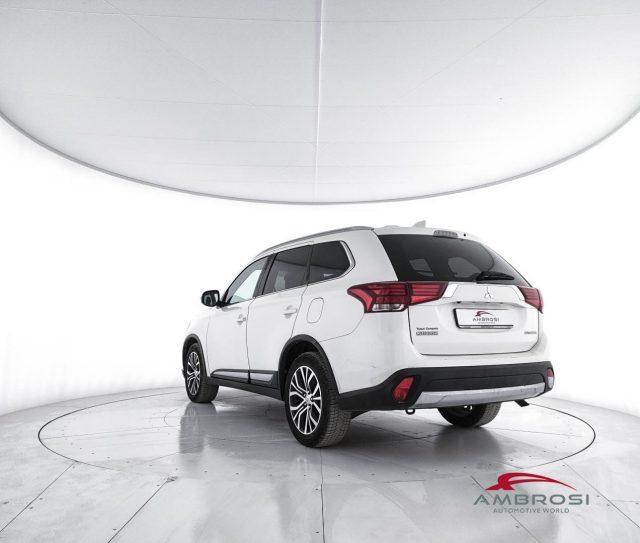 MITSUBISHI Outlander 2.2 DI-D 4WD Instyle Plus SDA 7 posti - AUTOCARRO