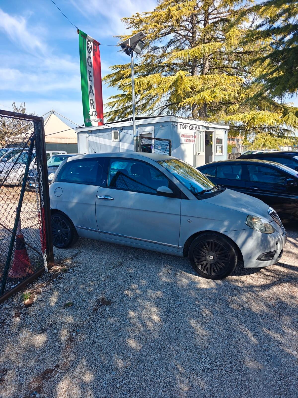 Lancia Ypsilon 1.2 Argento raptop modificata