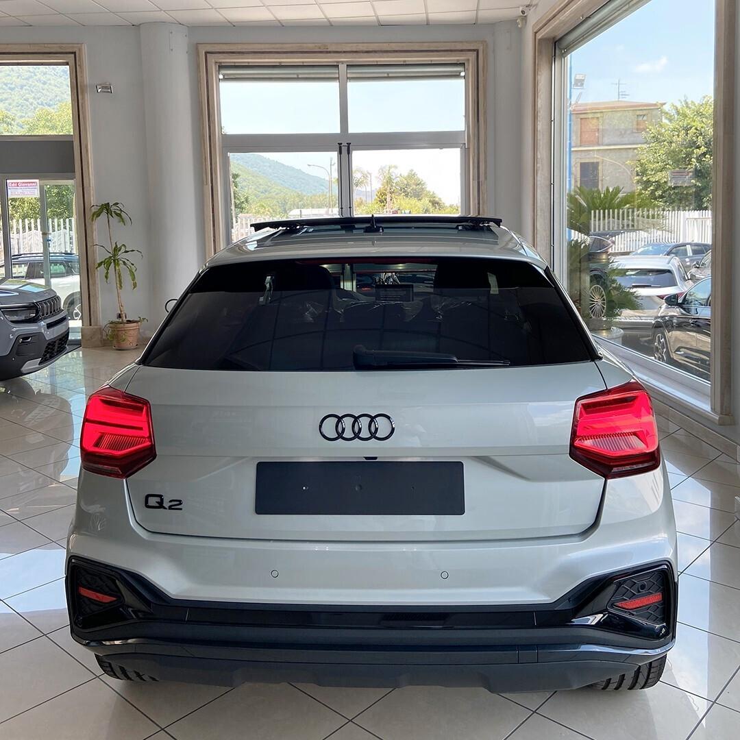 Audi Q2 35 TDI S tronic Identity Black tetto apribile