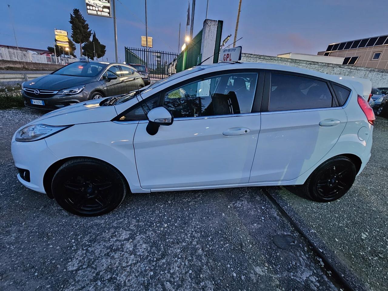 Ford Fiesta 1.4 5p. Bz.- GPL Titanium