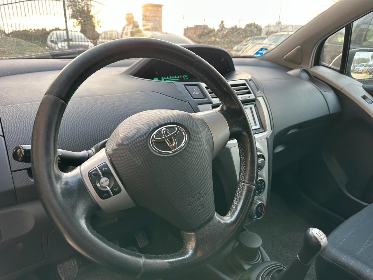 Toyota Yaris 1.3 5pt Benz Navi 2007 Garantita