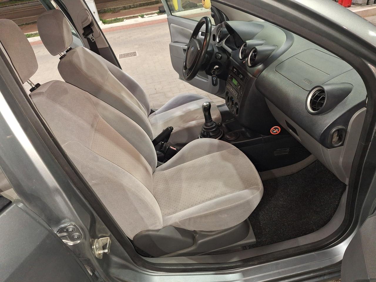 Ford Fiesta 1.4 16V 5p. Ghia EURO4 NEOPATENTATI ECCONOMICA