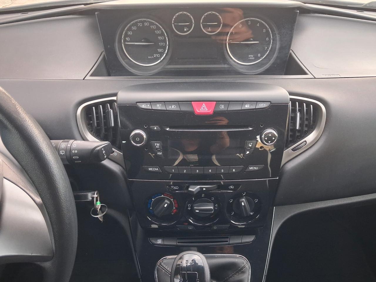 LANCIA YPSILON 1.2 BENZINA 69CVBLACK EDITION