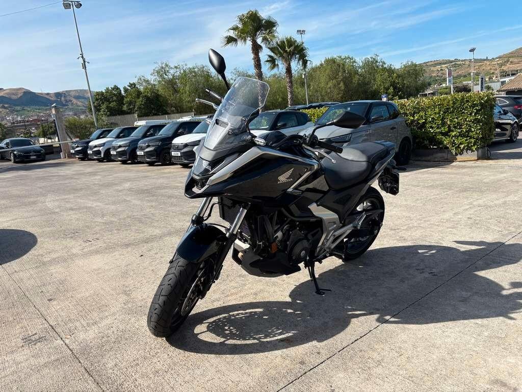 Honda NC 750 2025 / KM 12.000 Tua a solo 69 Euro al mese