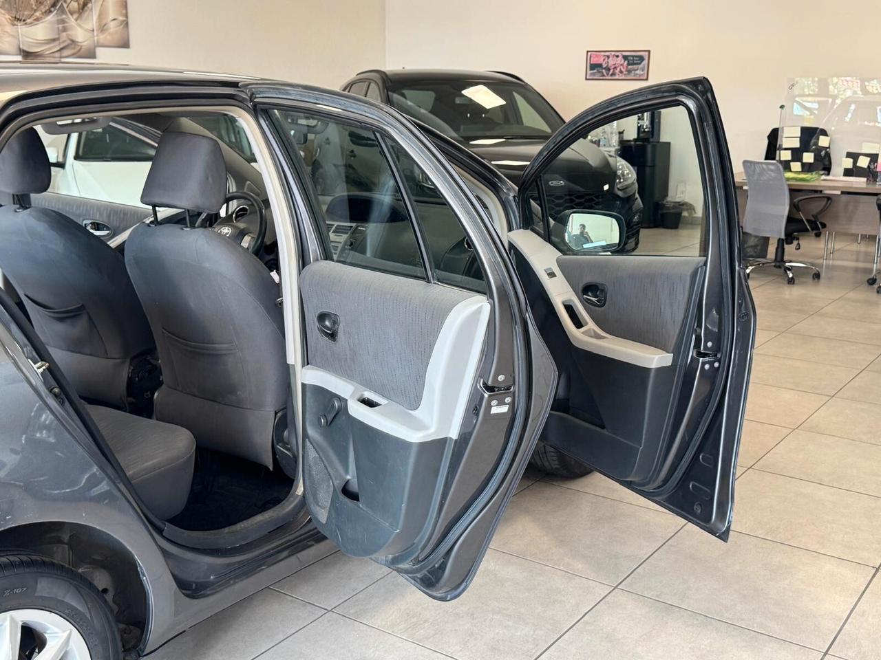 Toyota Yaris 1.3 5 porte Sol