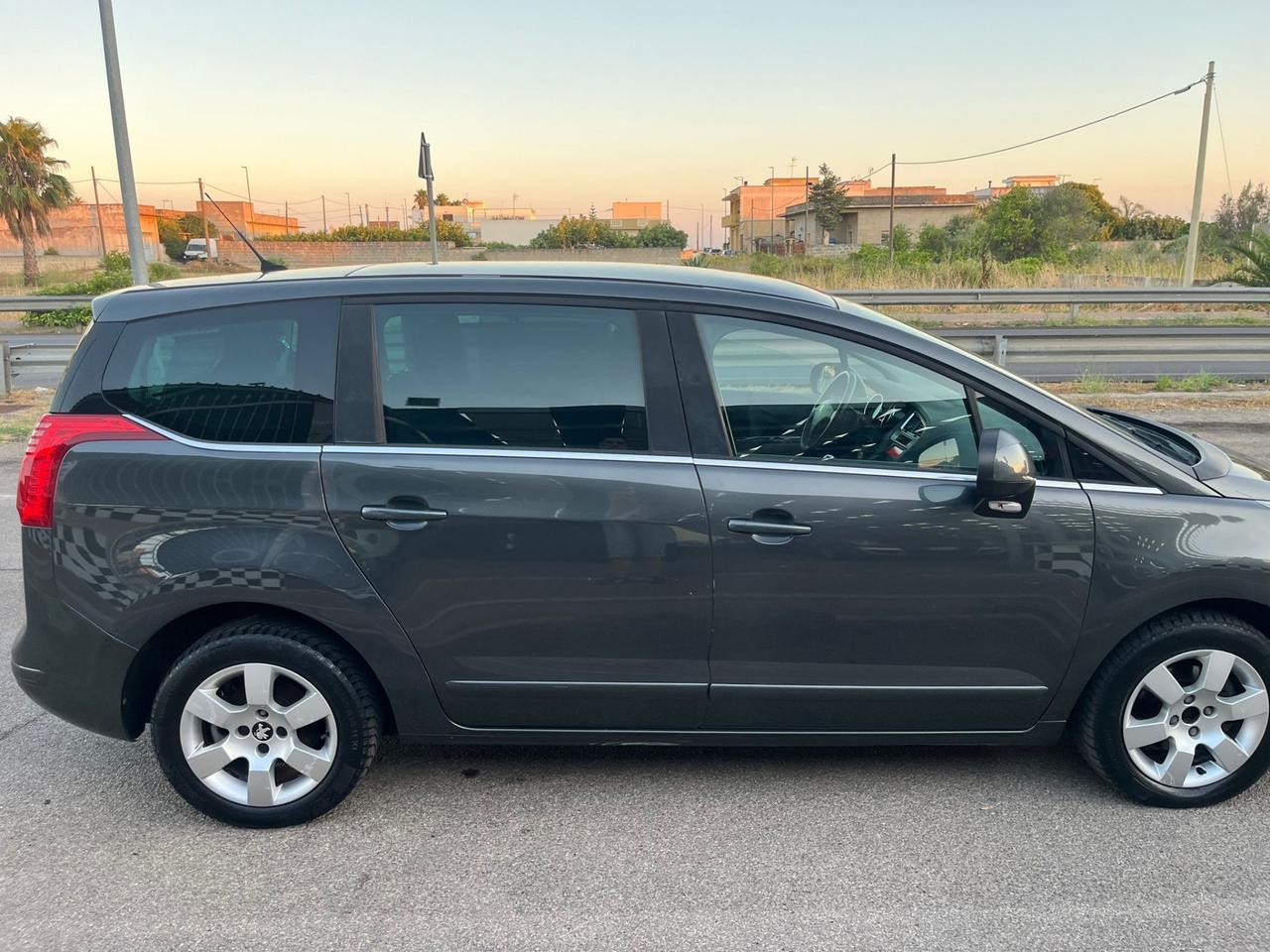 Peugeot 5008 1.6 HDi 115CV Allure Unipro 2015