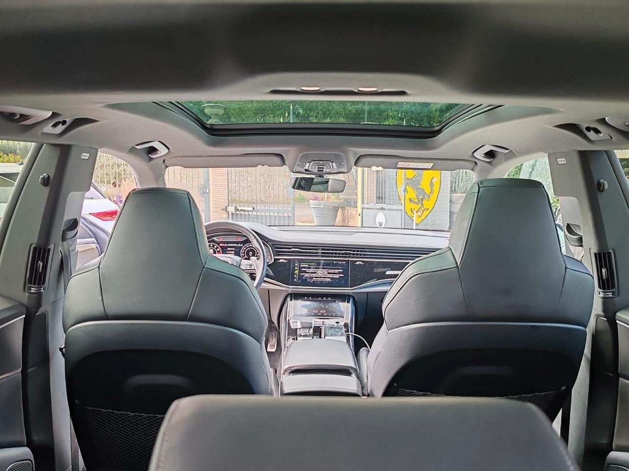 Audi Q8 RS TFSI V8 quattro tiptronic