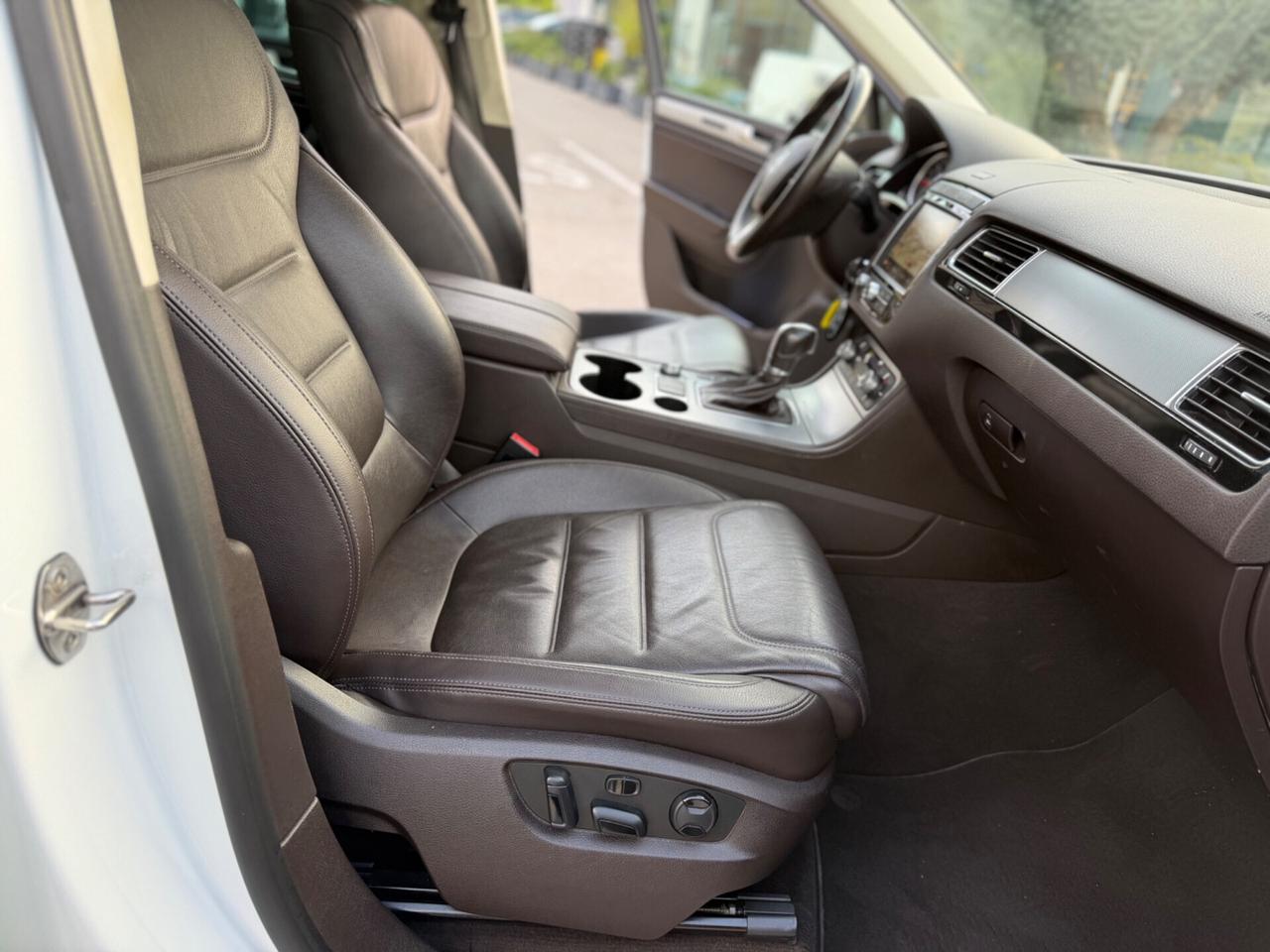 Volkswagen Touareg 3.0 TDI 262 CV *PREZZO REALE*pelle*Automatik*Tetto*Pelle