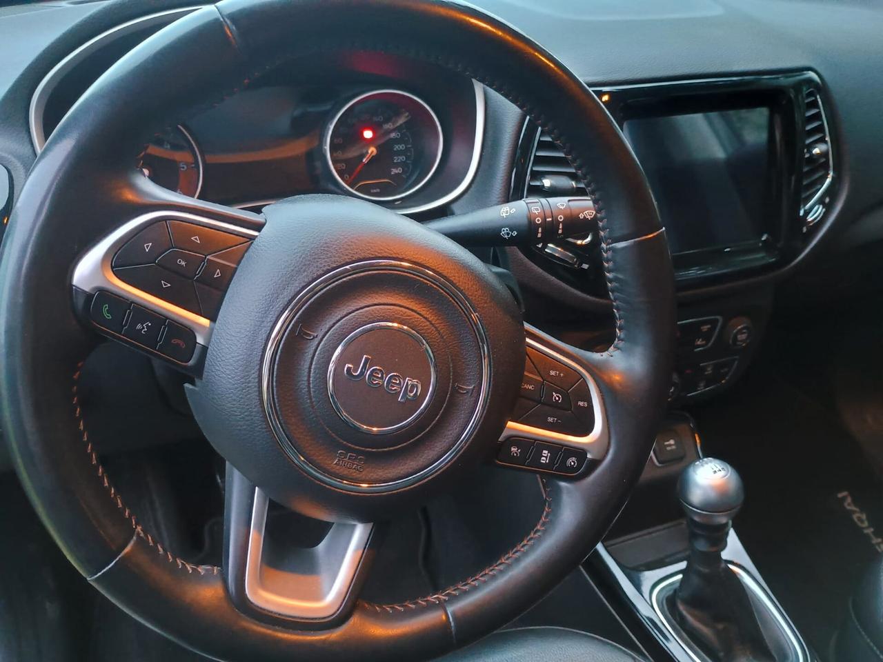 Jeep Compass TDI 1600 cc - 98000 km del 2018 2 ruote motrici neo patentati ottime condizioni