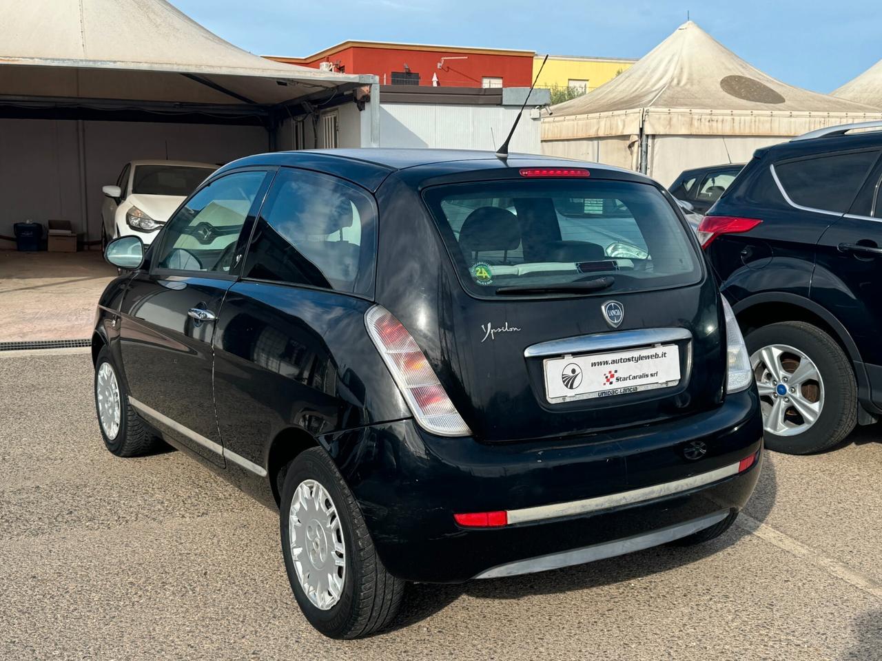 Lancia Ypsilon 1.2 69 CV Unyca - 2012