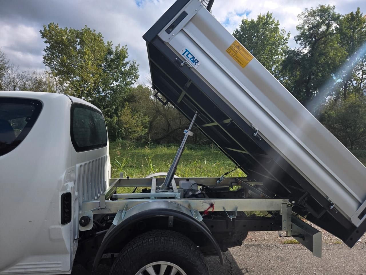 Mitsubishi L200 2.5 DI-D 2 Porte 2015- CON CASSONE RIBALTABILE!