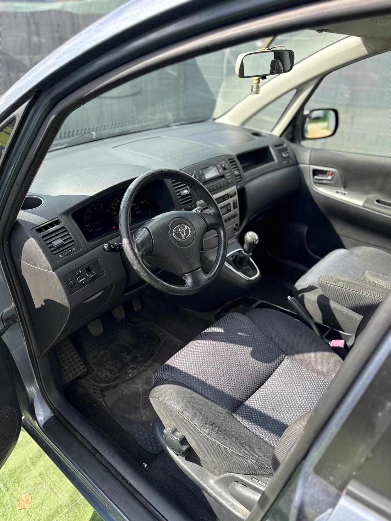 Toyota COROLLA VERSO 2.0 DIESEL NEOPATENTATI