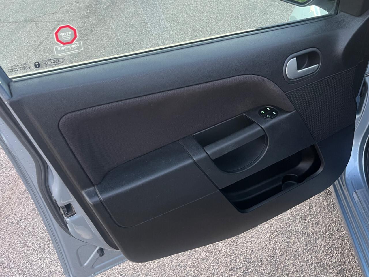 Ford Fiesta 1200 5p. Ghia Unipro 2007