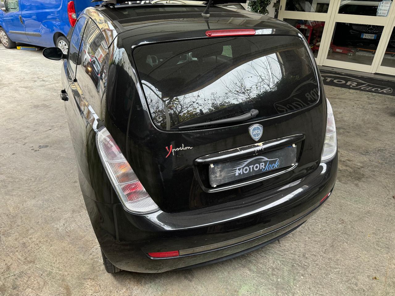 Lancia Ypsilon 1.3 MJT 105 CV Sport MomoDesign