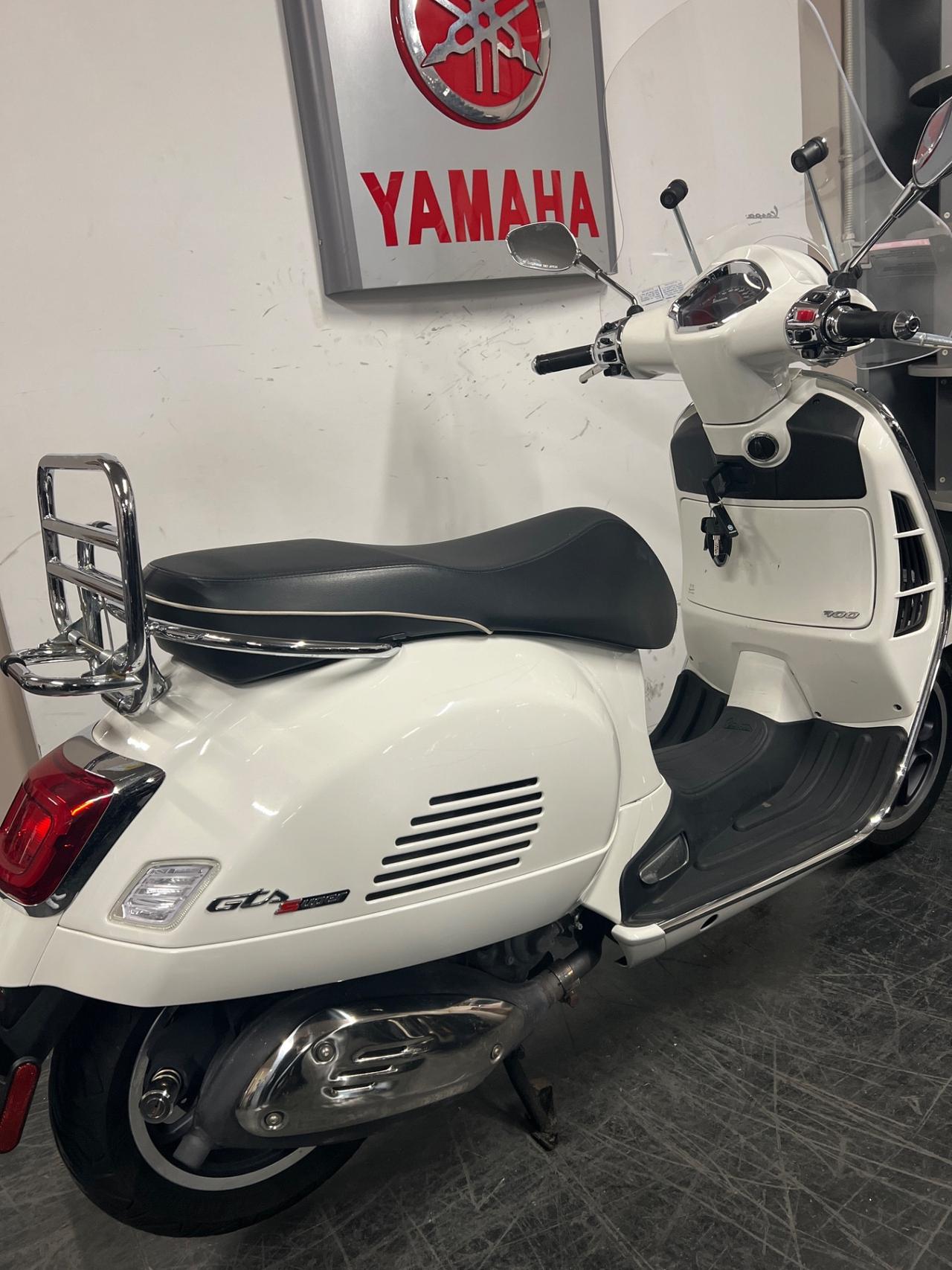 Piaggio Vespa GTS 300