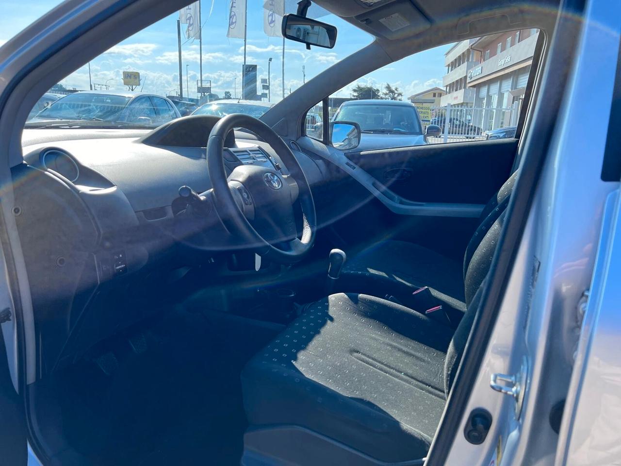 Toyota Yaris 1.0 5 porte Now