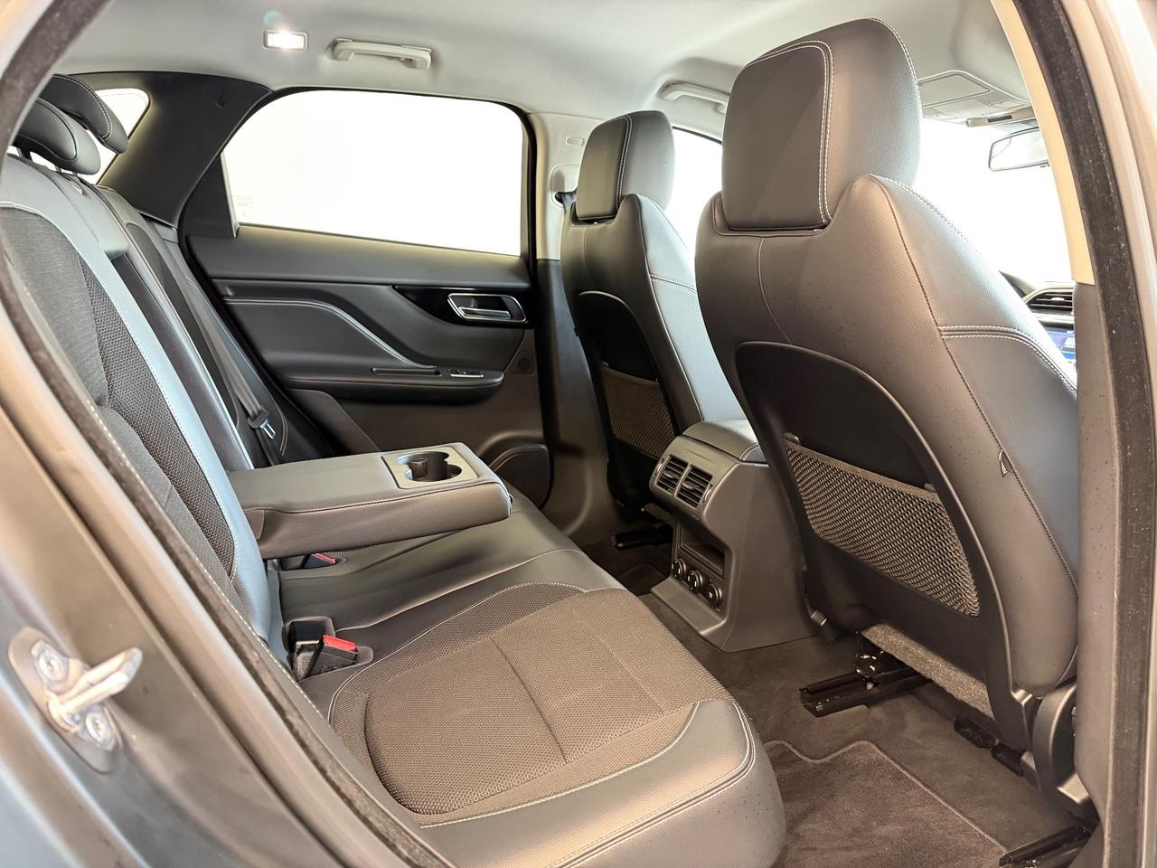 Jaguar F-Pace 2.0d I4 R-Sport awd 240cv automatica iva Esposta