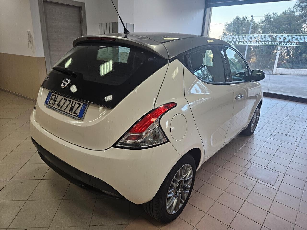 Lancia Ypsilon 1.2 69 CV 5 porte GPL Ecochic Silver