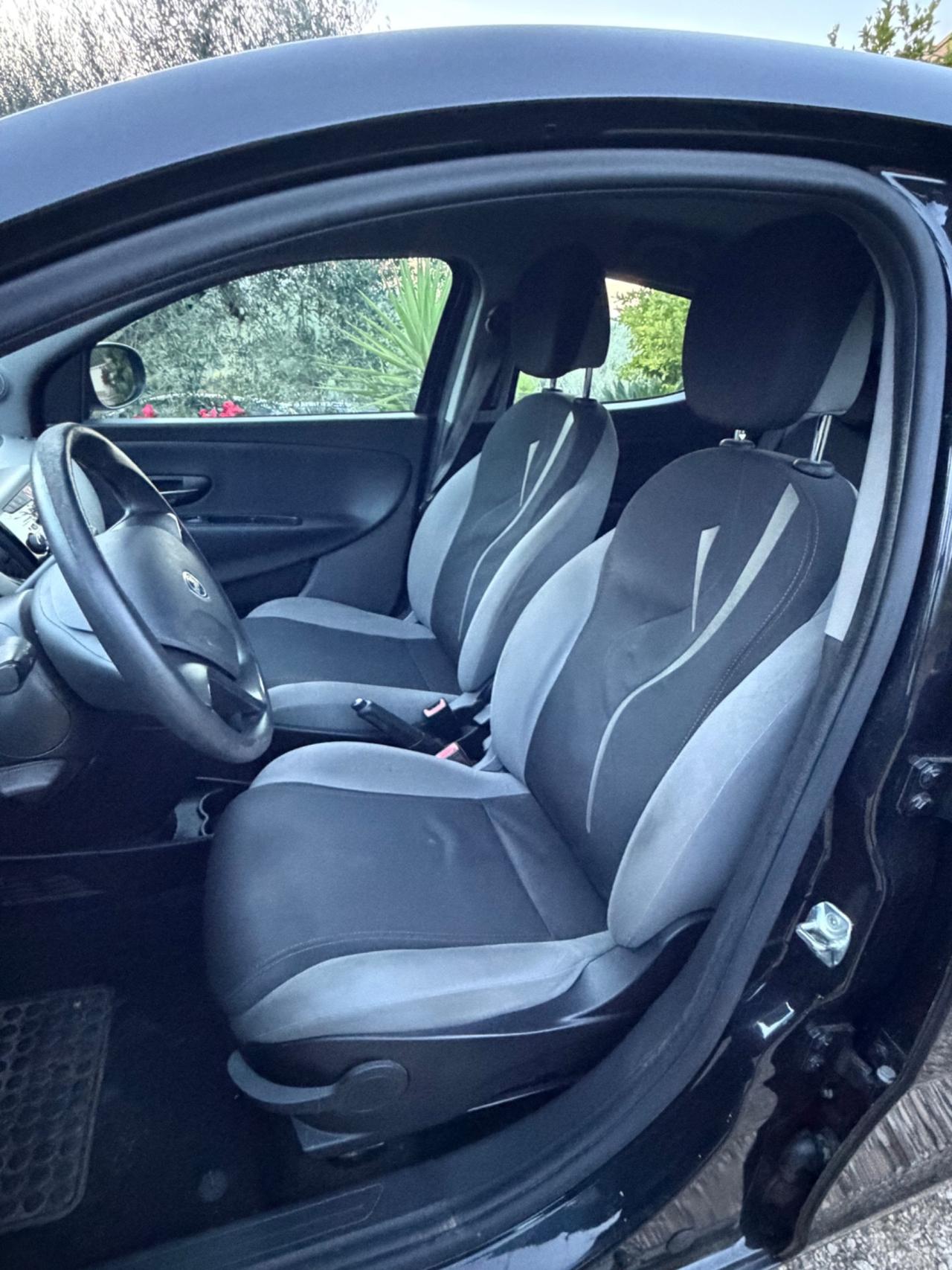 Lancia Ypsilon 1.2 69 CV 5 porte S&S Platinum