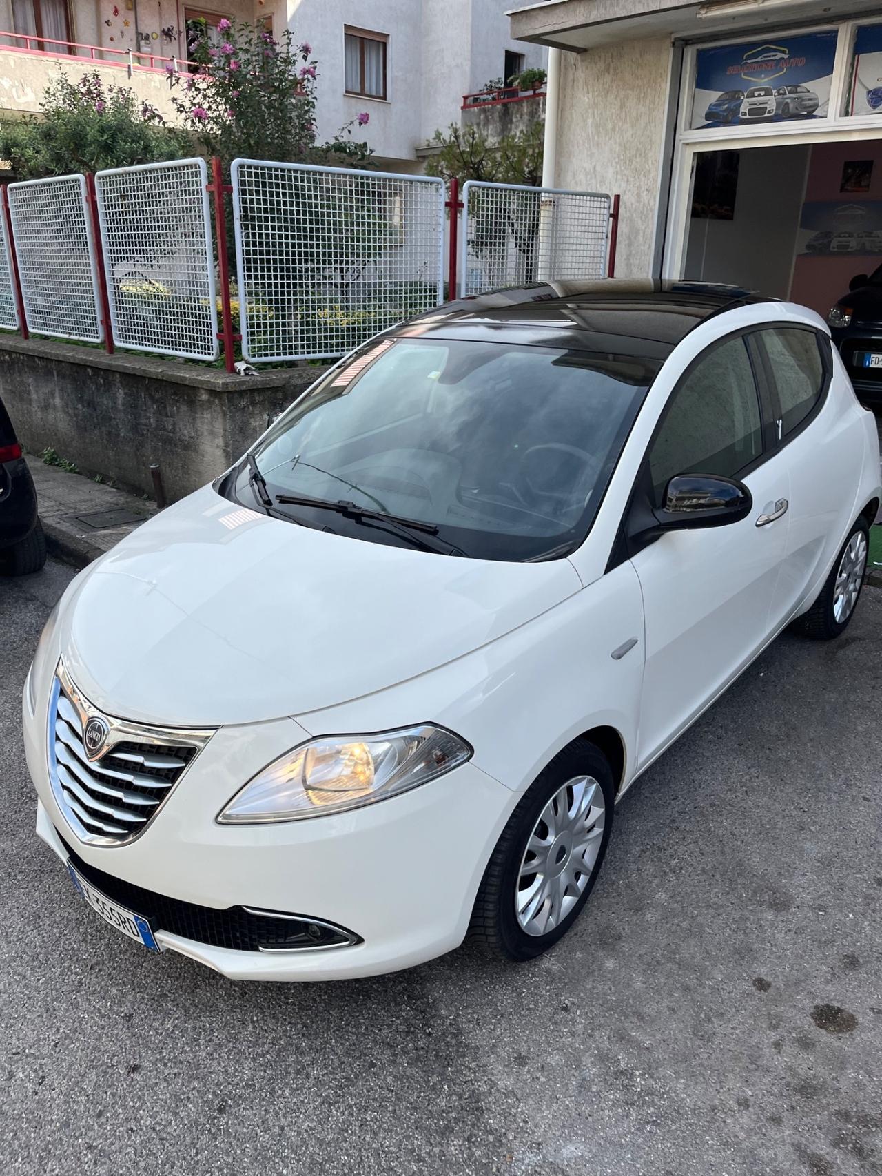 Lancia Ypsilon 1.2 5 porte S&S Platinum con tetto apribile
