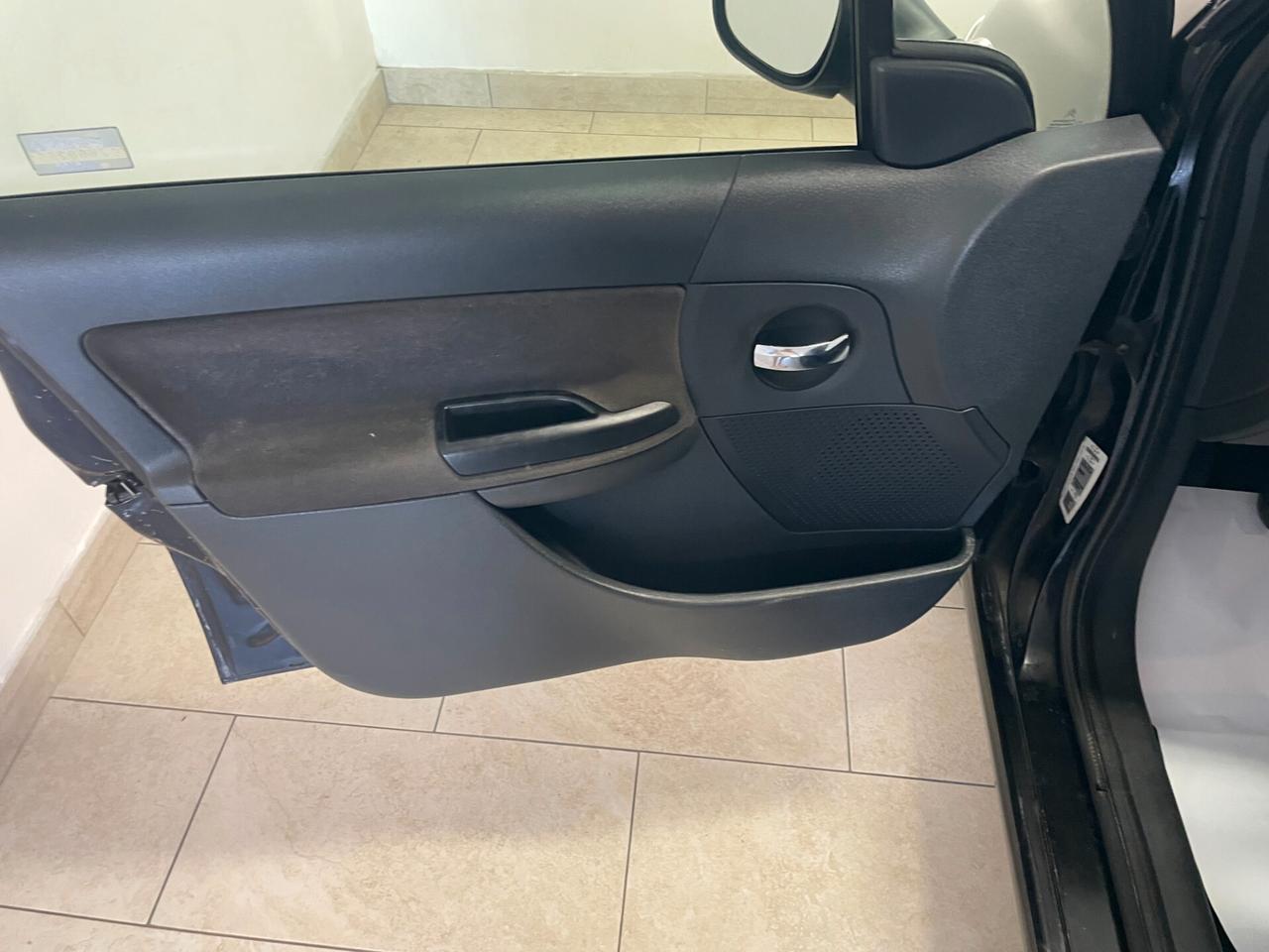 Citroen C3 1.1 ELEGANCE CLIMA DISTRIBUZIONE NEOPATENTATI