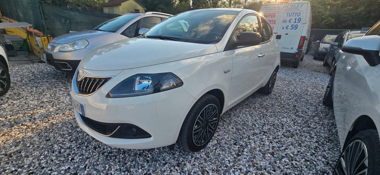 Lancia Ypsilon 1.0 FireFly 5 porte S&S Hybrid Oro