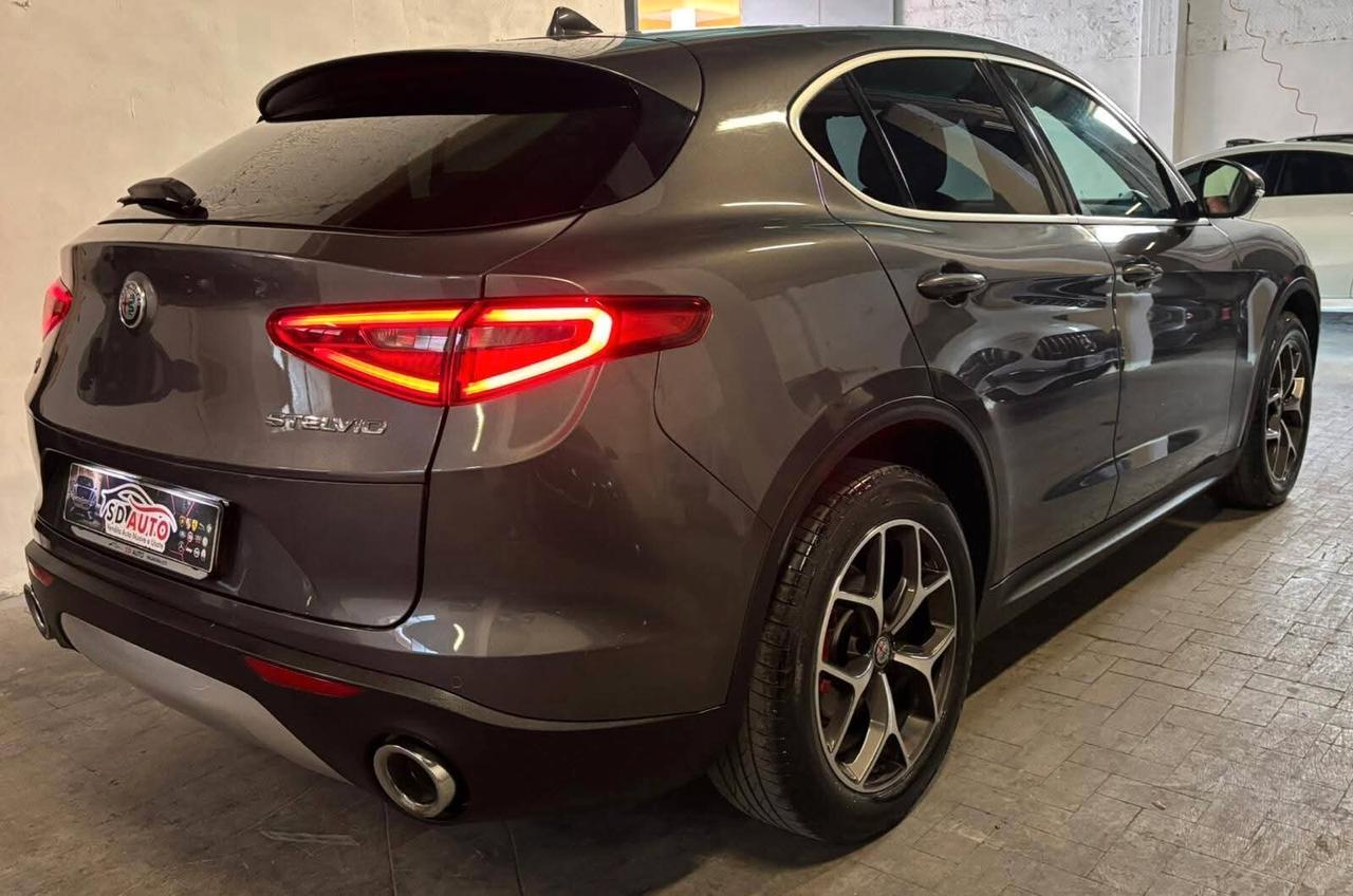 Alfa Romeo Stelvio 2.2 Turbodiesel 210 CV AT8 Q4 Executive