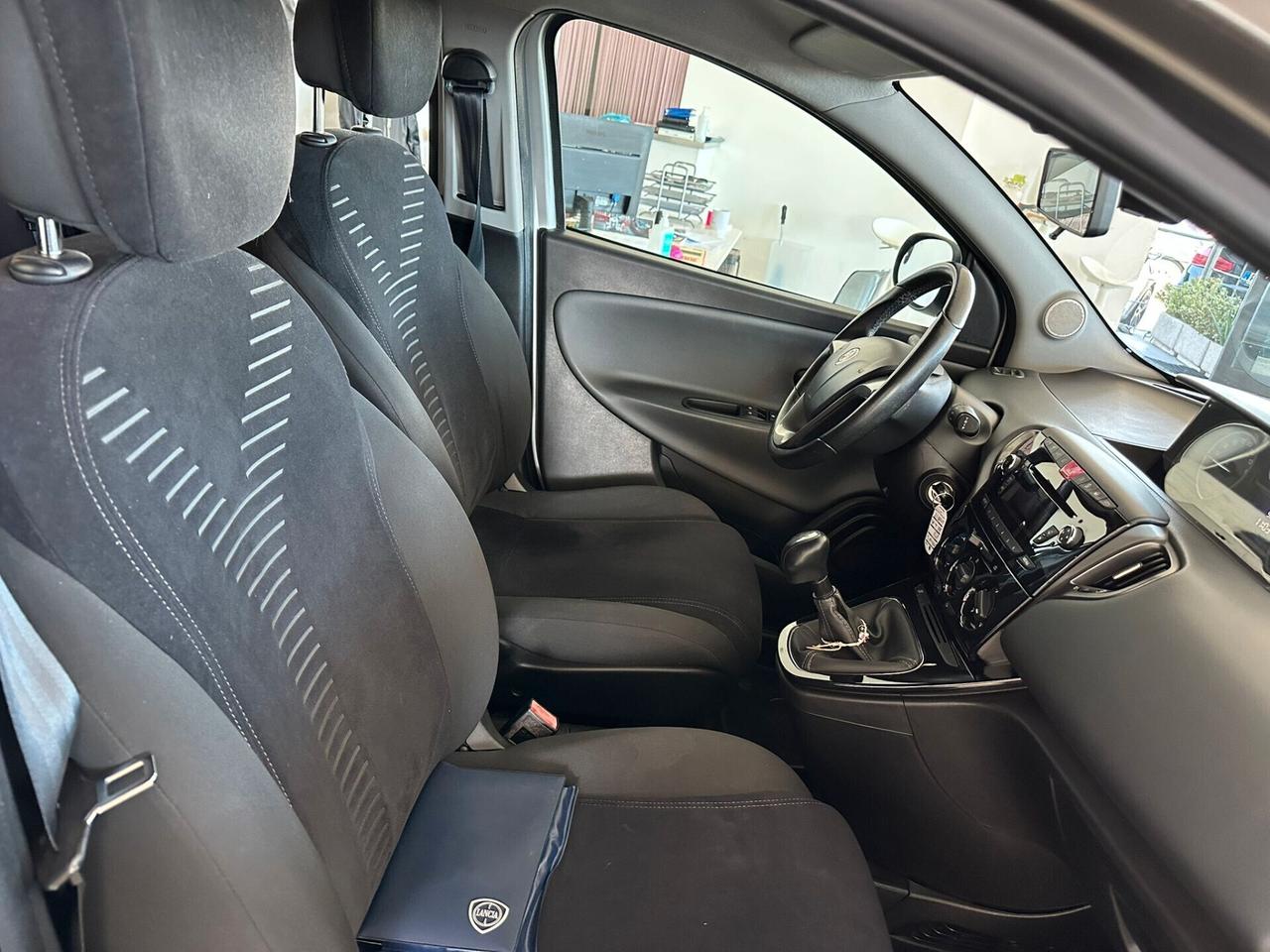 Lancia Ypsilon 1.3 MJT 16V 95 CV 5 porte S&S Platinum NEOPATENTATI