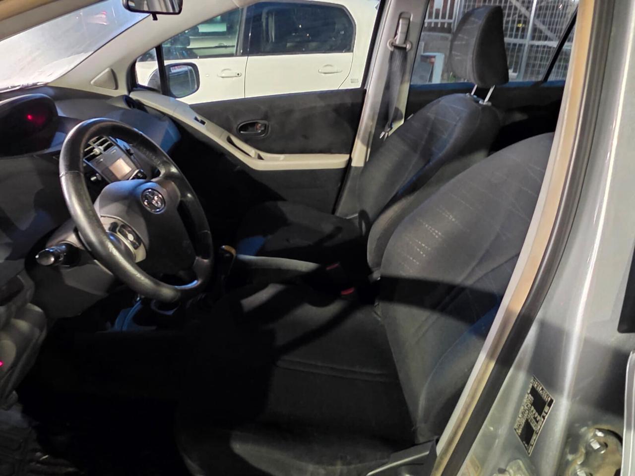 Toyota Yaris 1.0 5 porte