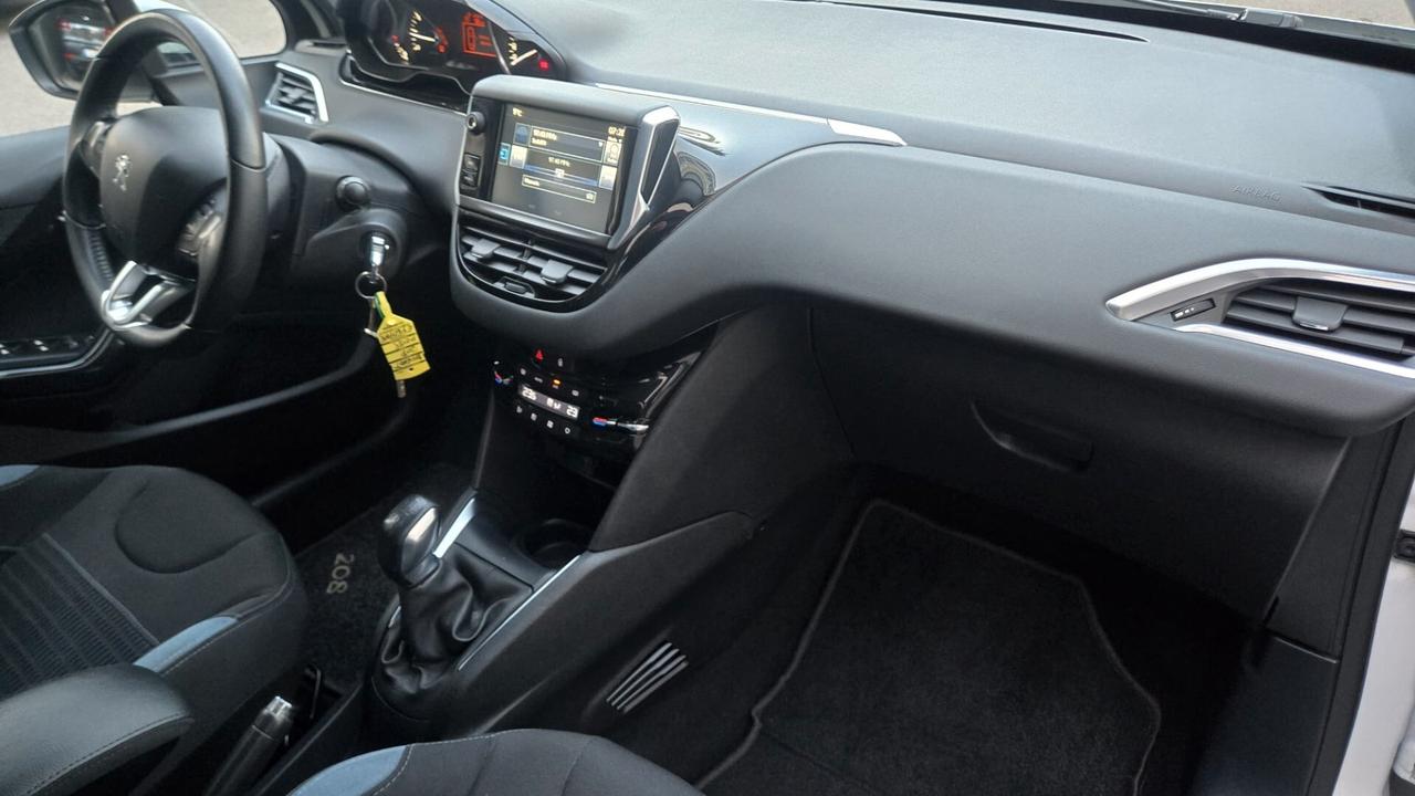 Peugeot 208 PureTech 82 5 porte Allure Neopatentati