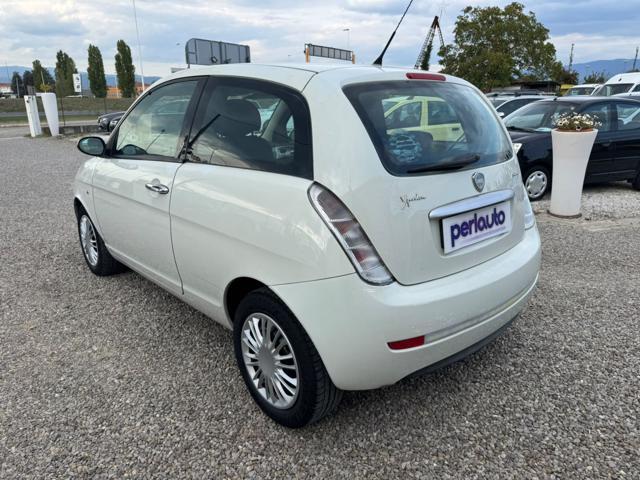 LANCIA Ypsilon 1.3 MJT 75 CV Versus