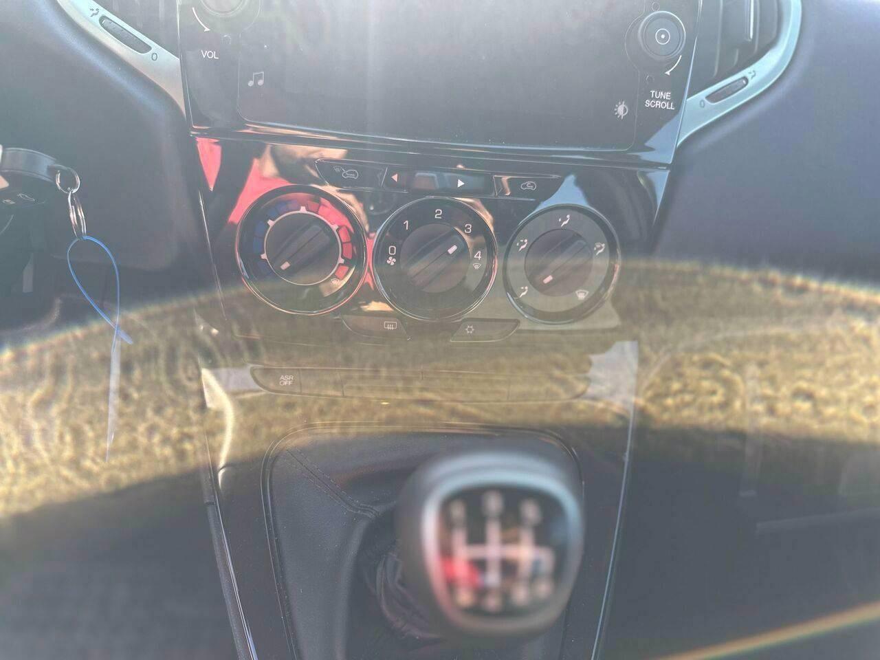 LANCIA Ypsilon III 2021 - Ypsilon 1.0 firefly hybrid Gold s&s 70cv