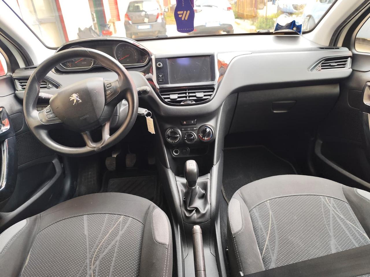 Peugeot 208 1.4 HDi 68 CV 5 porte Allure