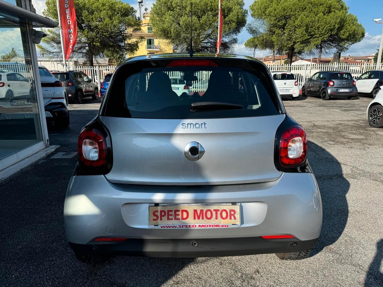 Smart ForFour 70 1.0 twinamic Passion, LED, PANO, NEOPATENTATI