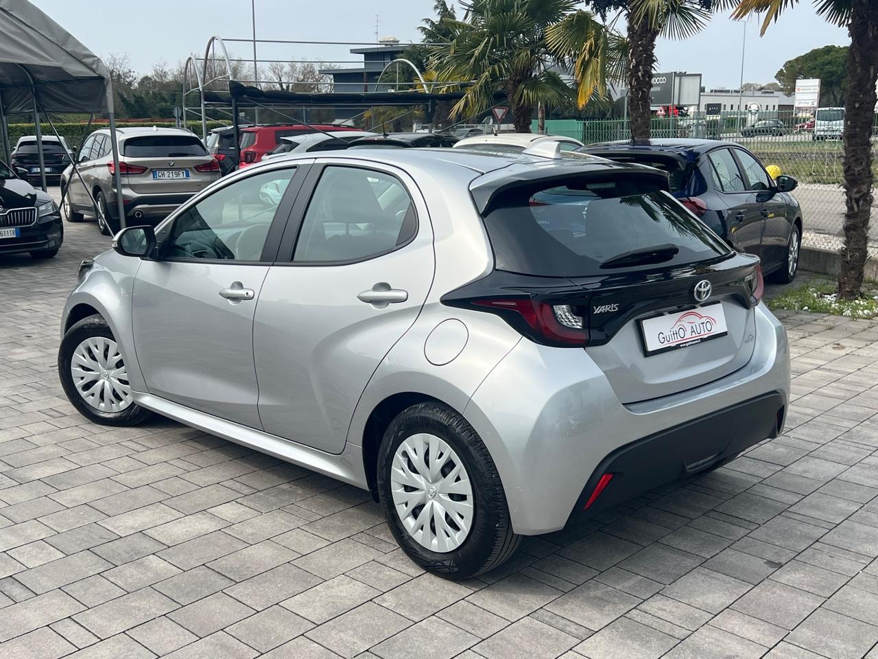 Toyota Yaris 1.5 Hybrid 5 porte Business FINANZIABILE