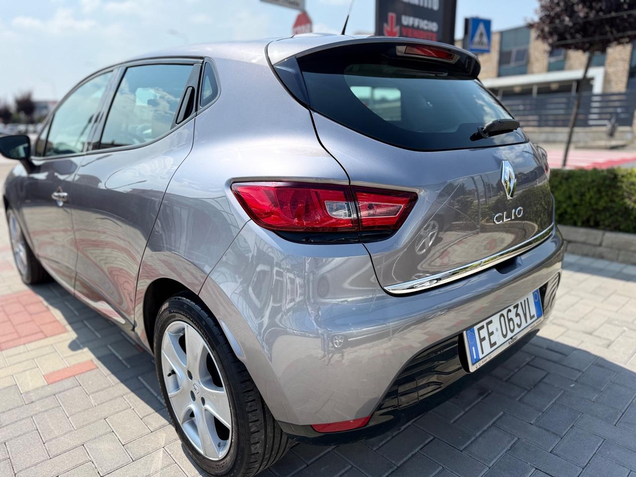 Renault Clio 1.2 75CV 5 porte Zen EURO6 NEOPATENTATI