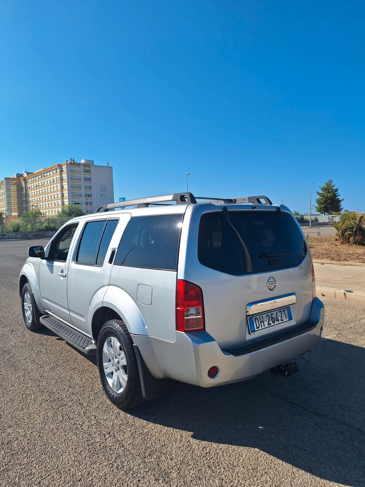 Nissan Pathfinder 2.5 dCi SE - GANCIO TRAINO