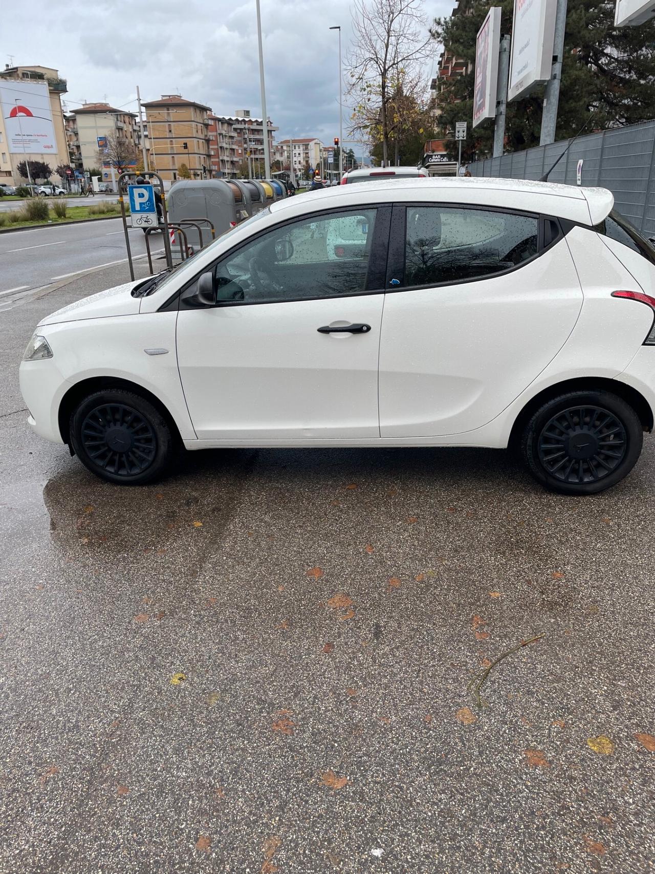 Lancia Ypsilon 1.2 69 CV 5 porte GPL Ecochic Elefantino Blu